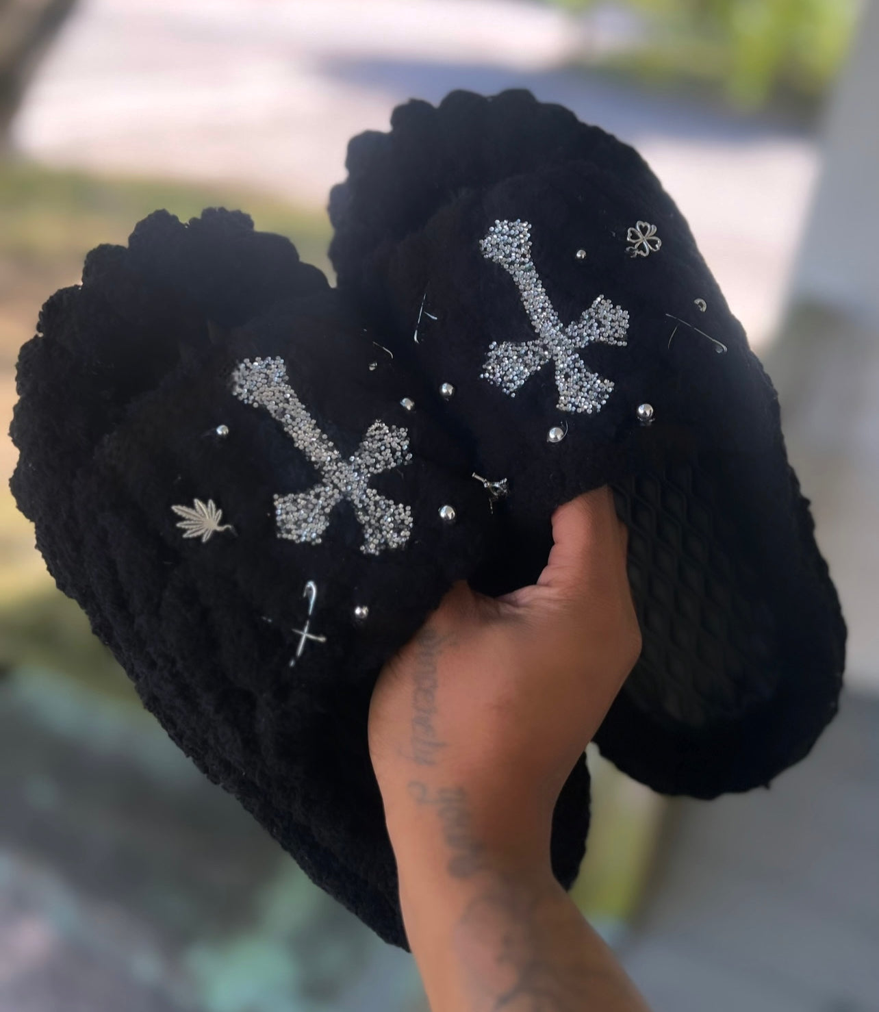 “Cross me” slides