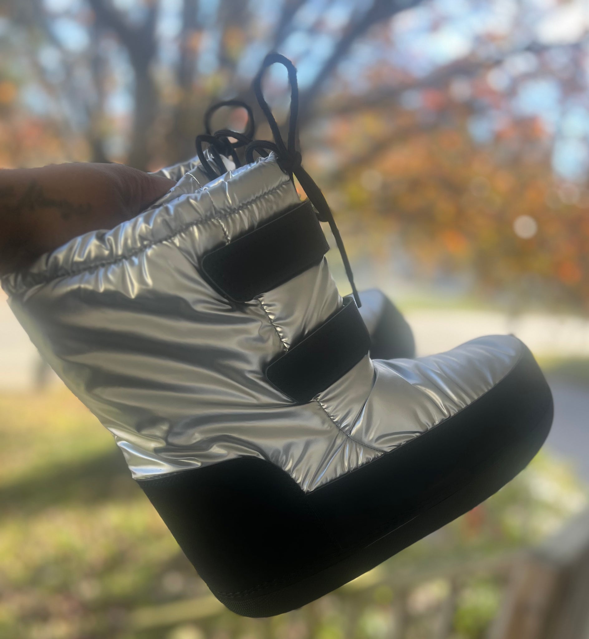 “Space” boots