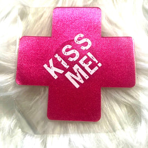 “Kiss me” nip covers cross (pink)